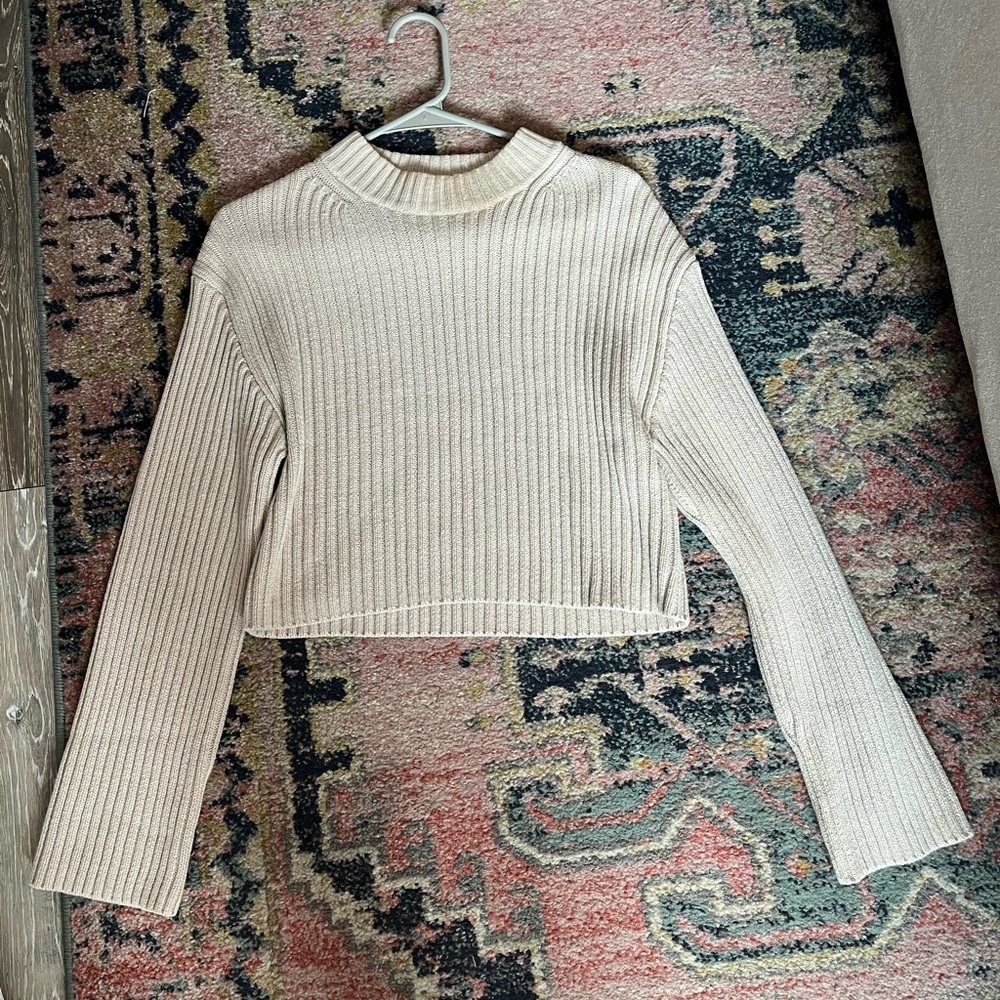 Crème h&m crop knit sweater size XS